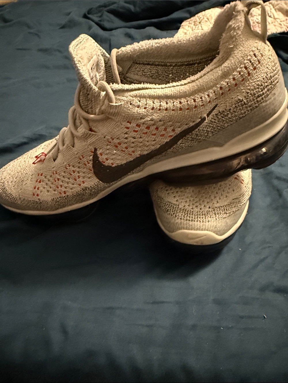 Nike Men Light Grey Flyknit Athletic Sneakers with Dark Swoosh